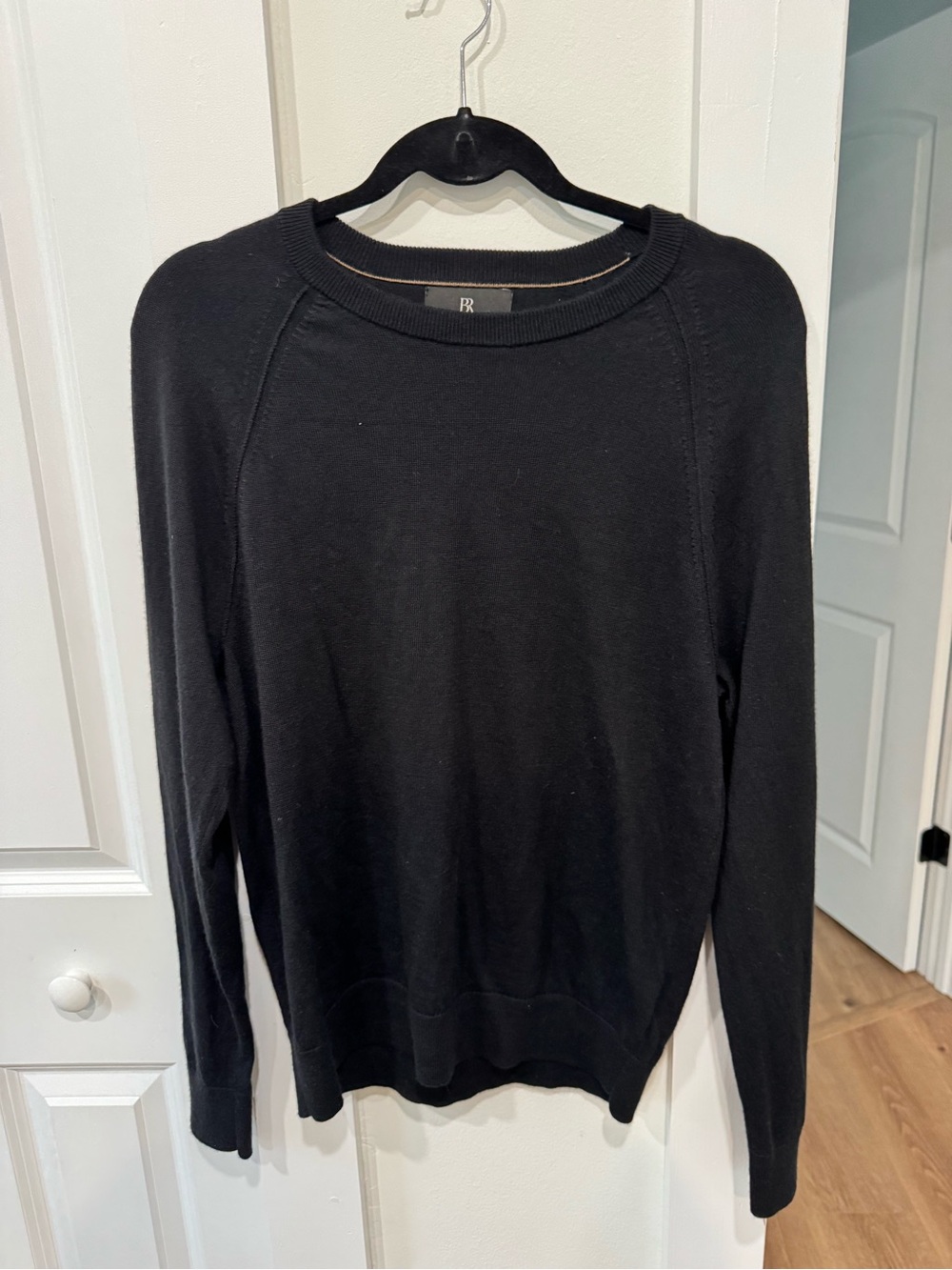 100% Merino Extra Fine Wool Banana Republic Men's Black Crewneck Sweater